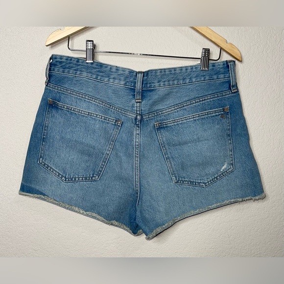 Madewell *NWT Relaxed Denim Shorts in Renfield Wash: Destructed
Edition Size 29 - Picture 5 of 11